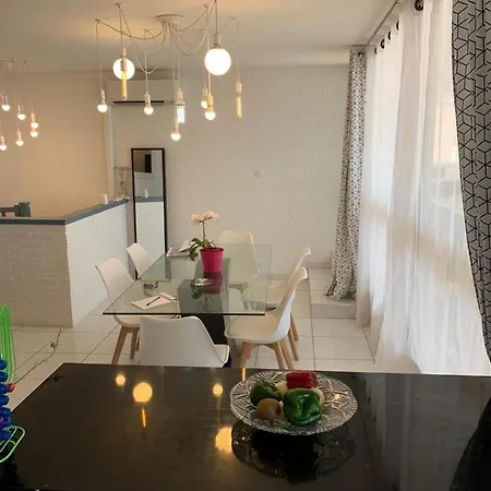 アパート Nice Apartment With Swimming Pool And Sea View *